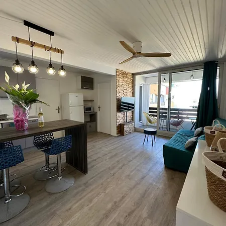 Apparemment Proche * Agde