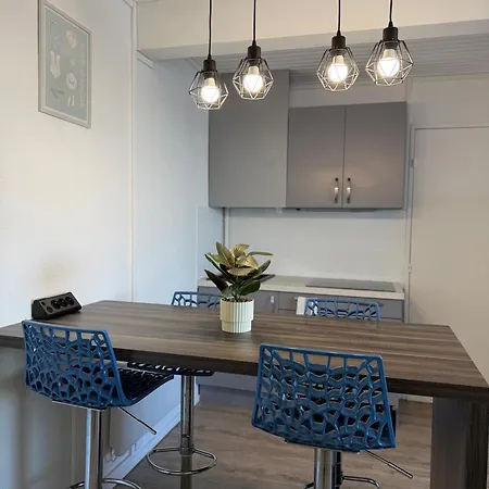 Apparemment Proche Apartament