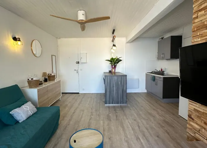 Apparemment Proche Apartament