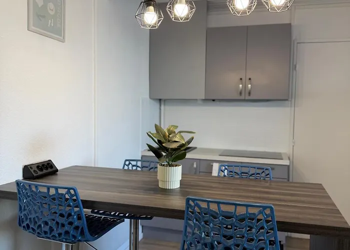 Apparemment Proche Apartament